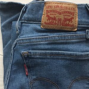 levis ripped knee classic blue jeans